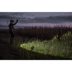 Lampe Torche Chasse 100 Lumens Zoom Noir -Pêche Produits Magasin lampe torche chasse 100 lumens zoom noir 2